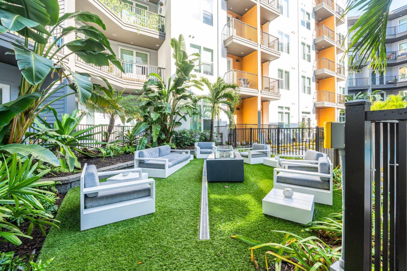 Apartamento Tropical Field 1 Bed In Downtown With Free Parking San Petersburgo Exterior foto