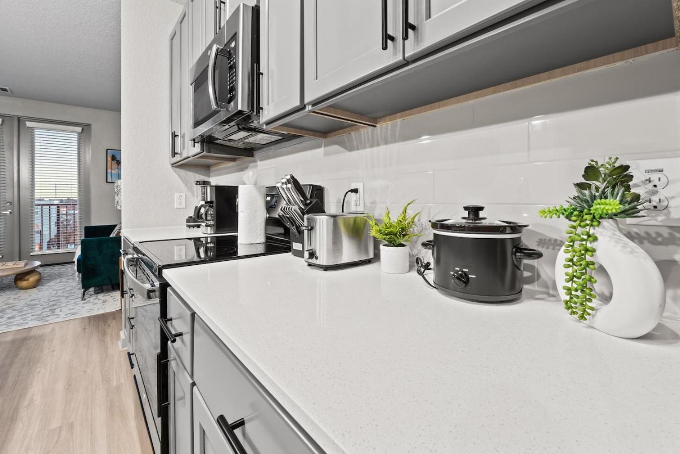 Apartamento Tropical Field 1 Bed In Downtown With Free Parking San Petersburgo Exterior foto